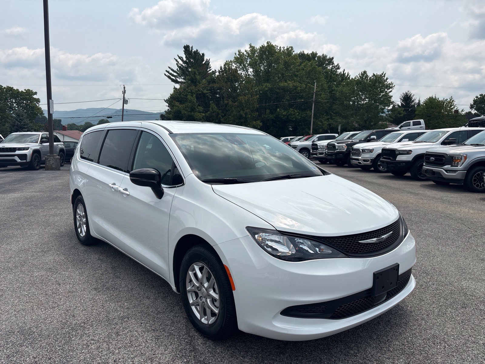 New 2027 Chrysler Pacifica LX FWD image 9