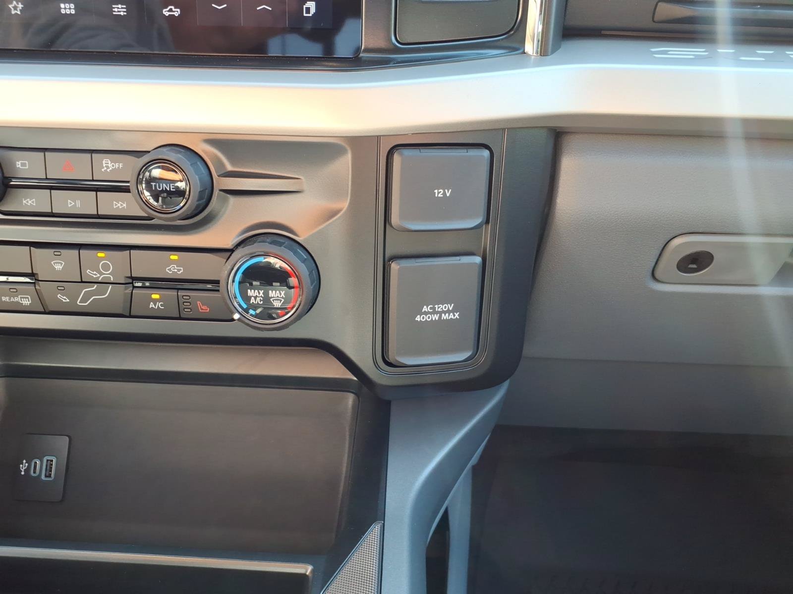 New 2027 Ford F250 XLT w/ XLT Premium Package AWD/4WD image 26