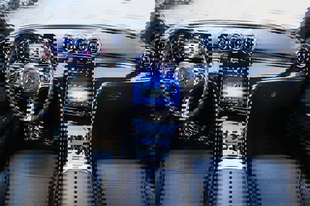 Used 2023 Mercedes-Benz C 300 Sedan image 10