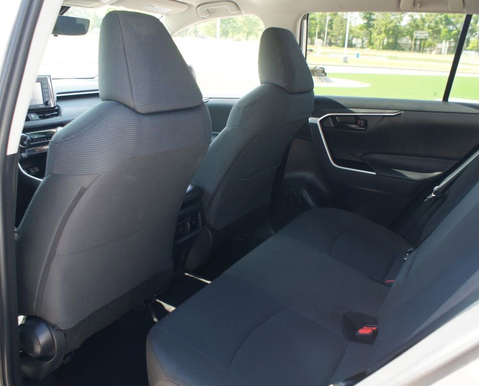Used 2022 Toyota RAV4 LE FWD image 13
