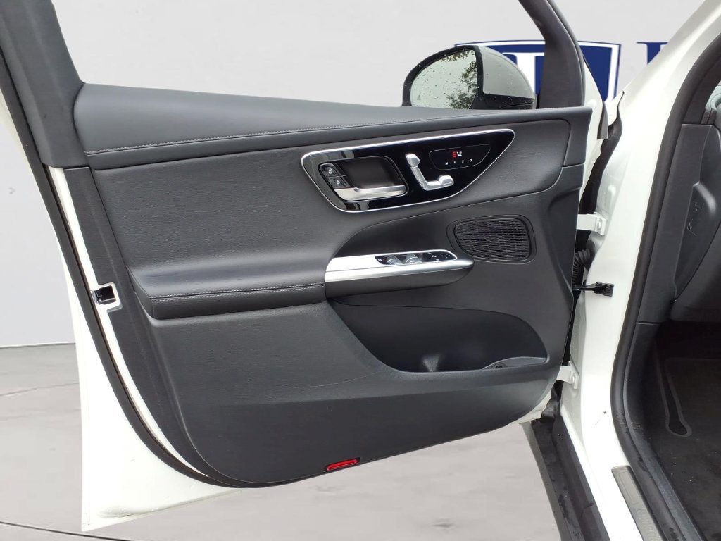 Used 2025 Mercedes-Benz GLC 300 image 17