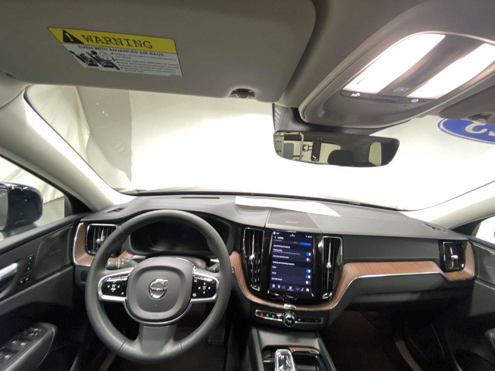 Used 2023 Volvo XC60 T8 Ultimate w/ Protection Package Premier AWD/4WD image 31