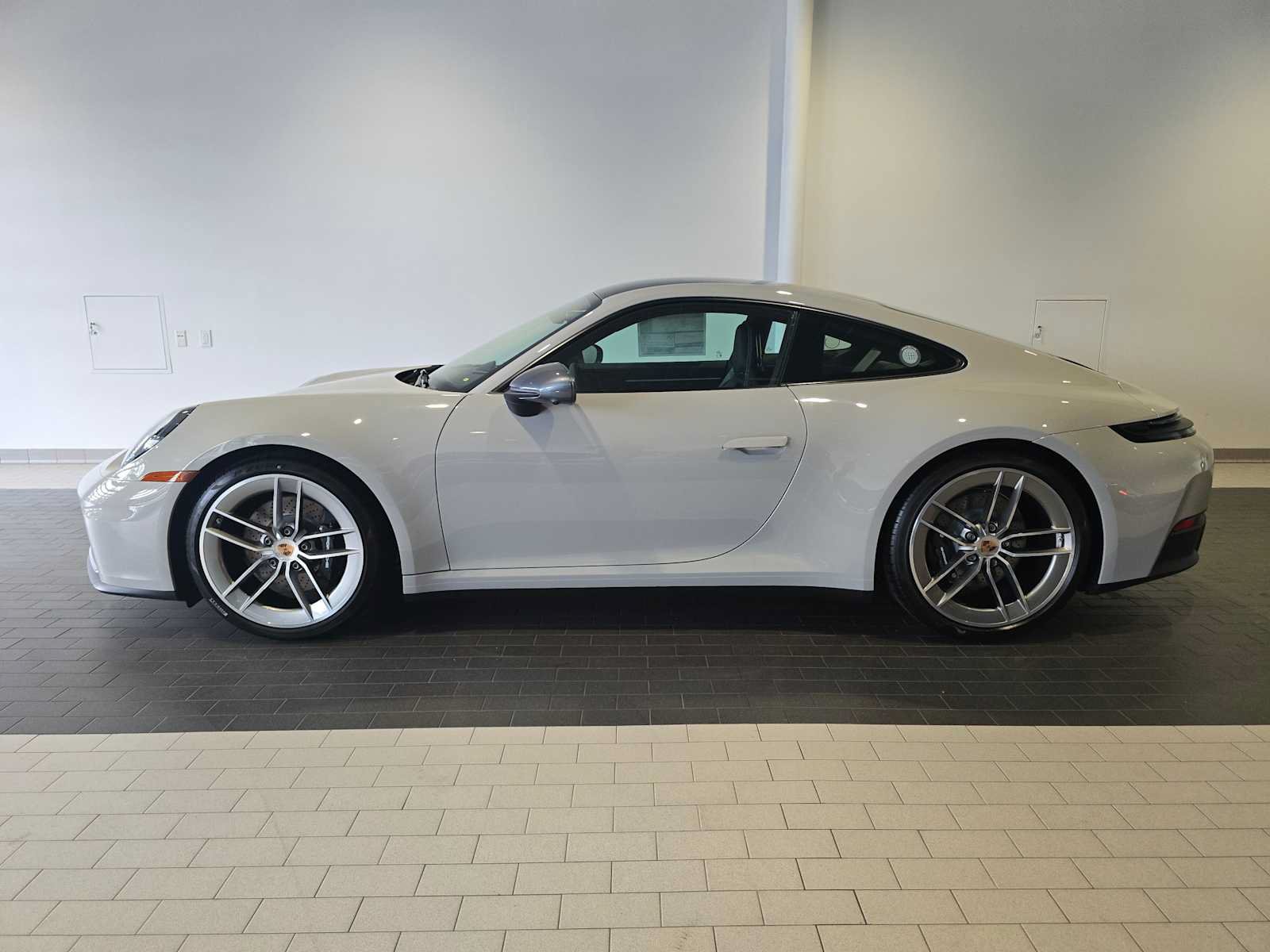 New 2026 Porsche 911 Carrera T RWD image 2