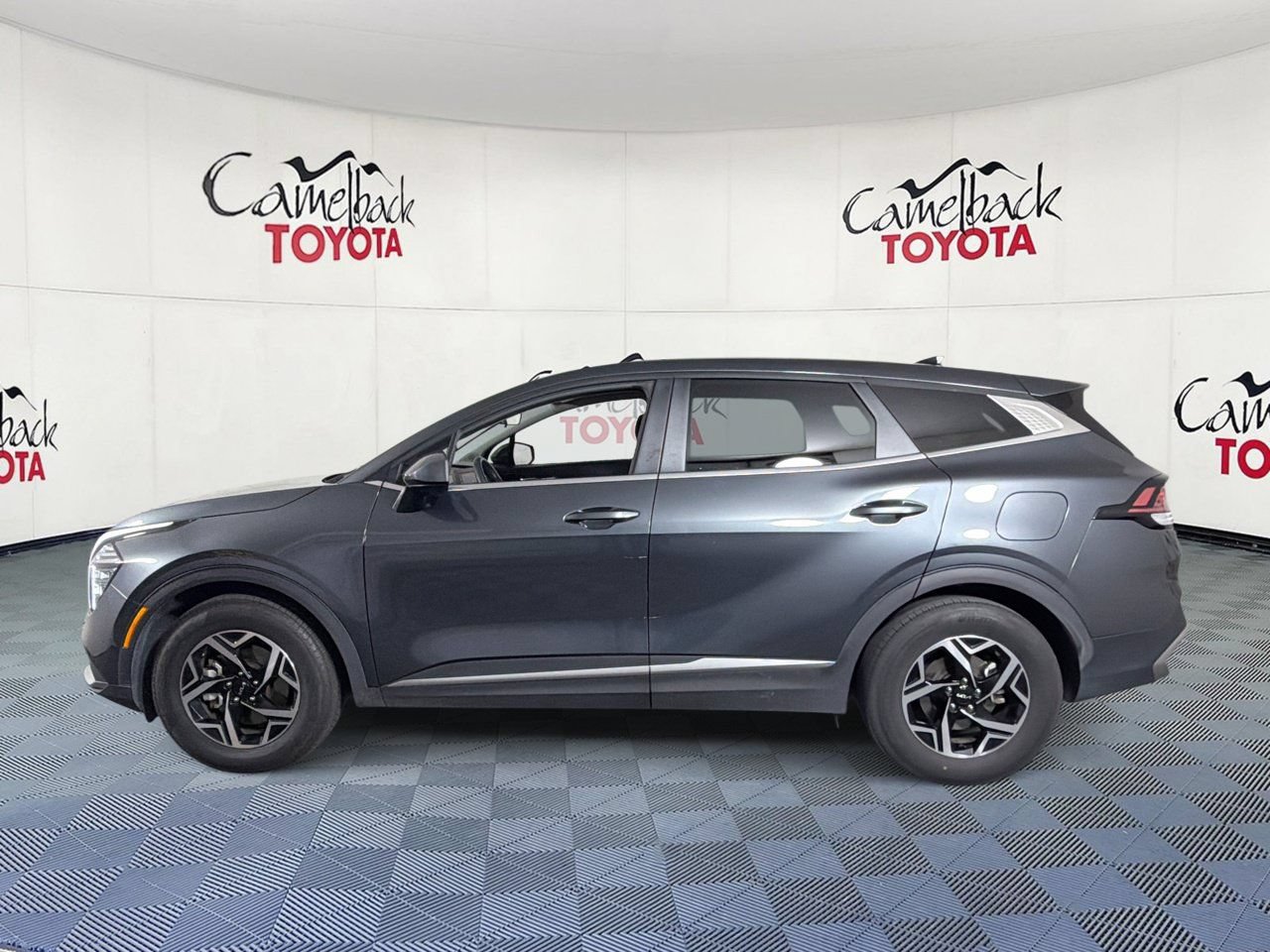 Used 2025 Kia Sportage LX FWD image 4