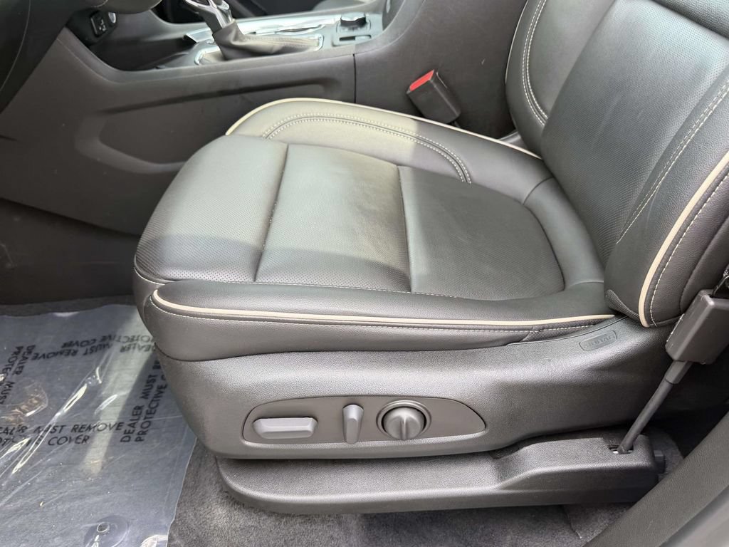 Used 2023 Chevrolet Traverse Premier FWD image 18
