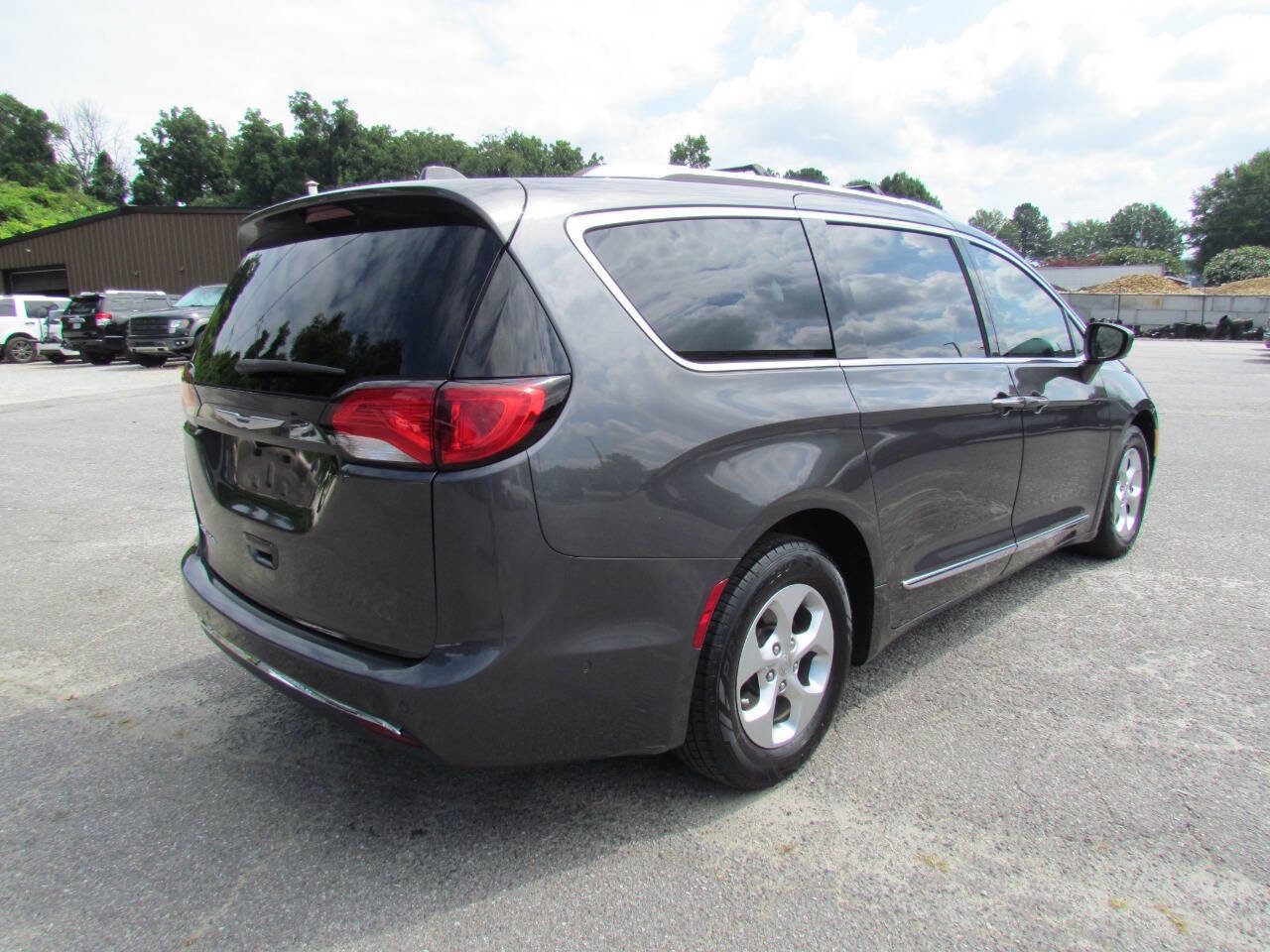 Used 2017 Chrysler Pacifica Touring-L Plus w/ Advanced Safetytec Group image 7