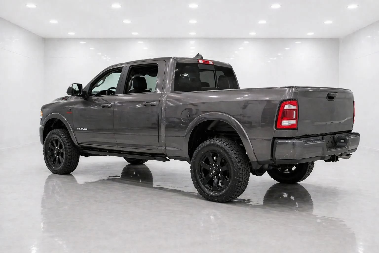 Used 2020 RAM 2500 Laramie w/ Night Edition AWD/4WD image 3