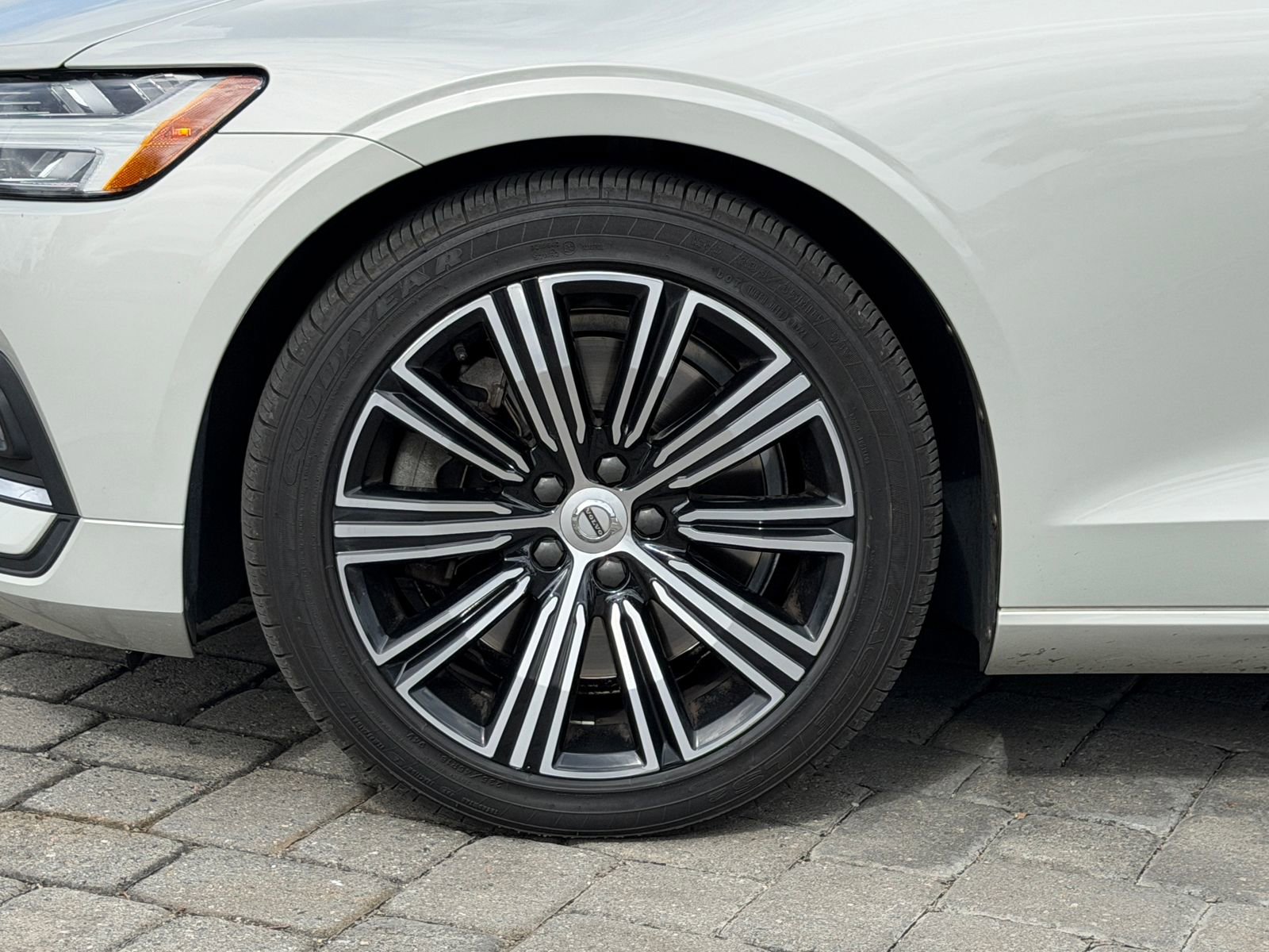 Used 2020 Volvo S60 T6 Inscription image 13