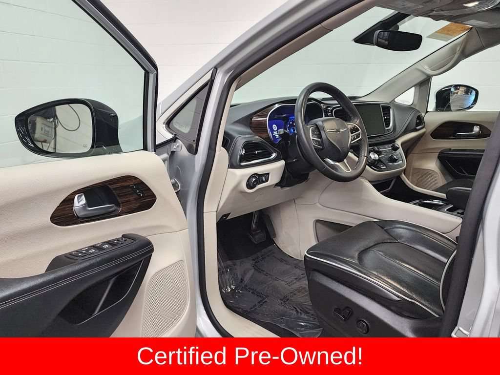 Certified 2023 Chrysler Pacifica Limited FWD image 11