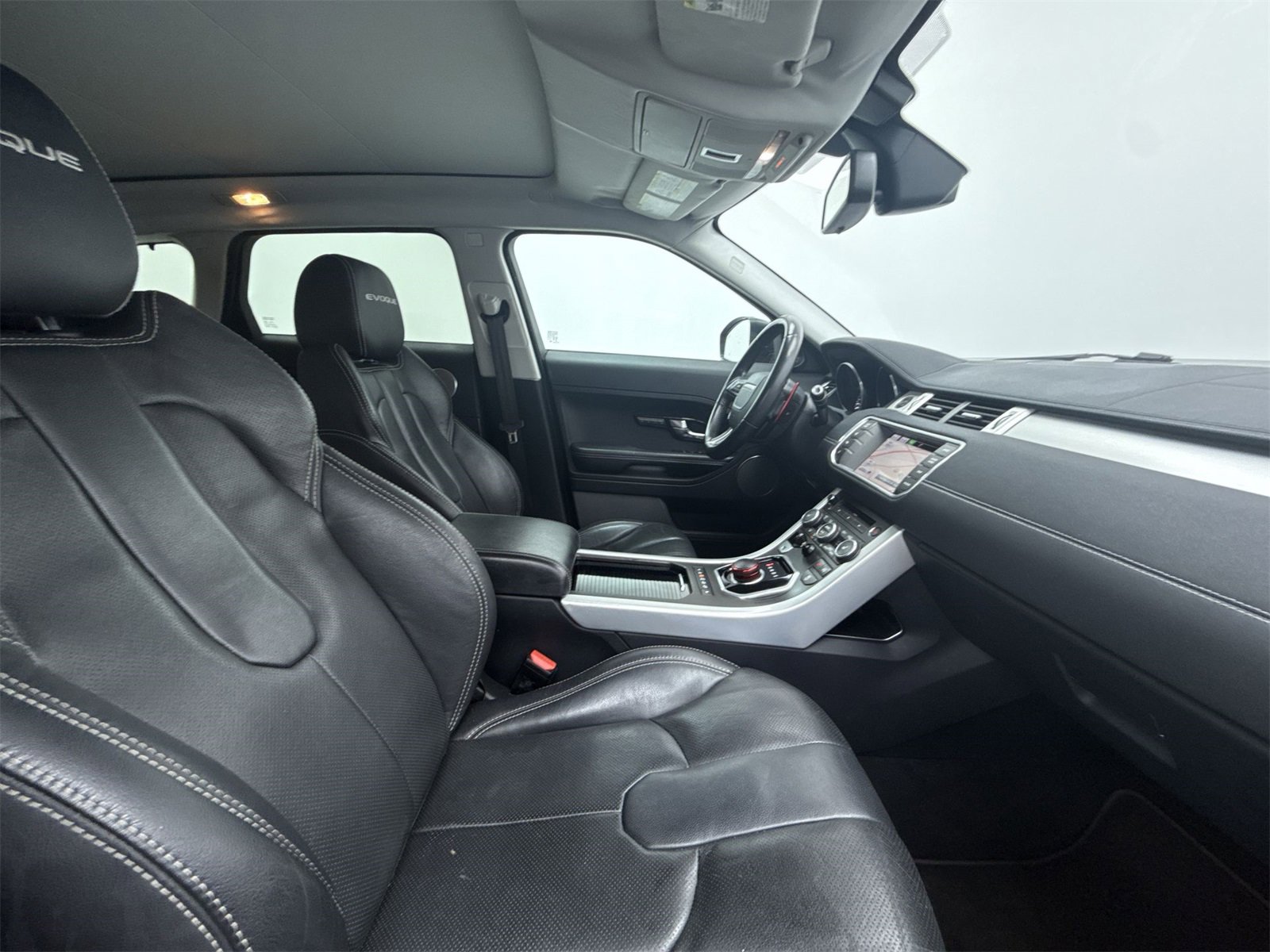 Used 2015 Land Rover Range Rover Evoque Dynamic image 10