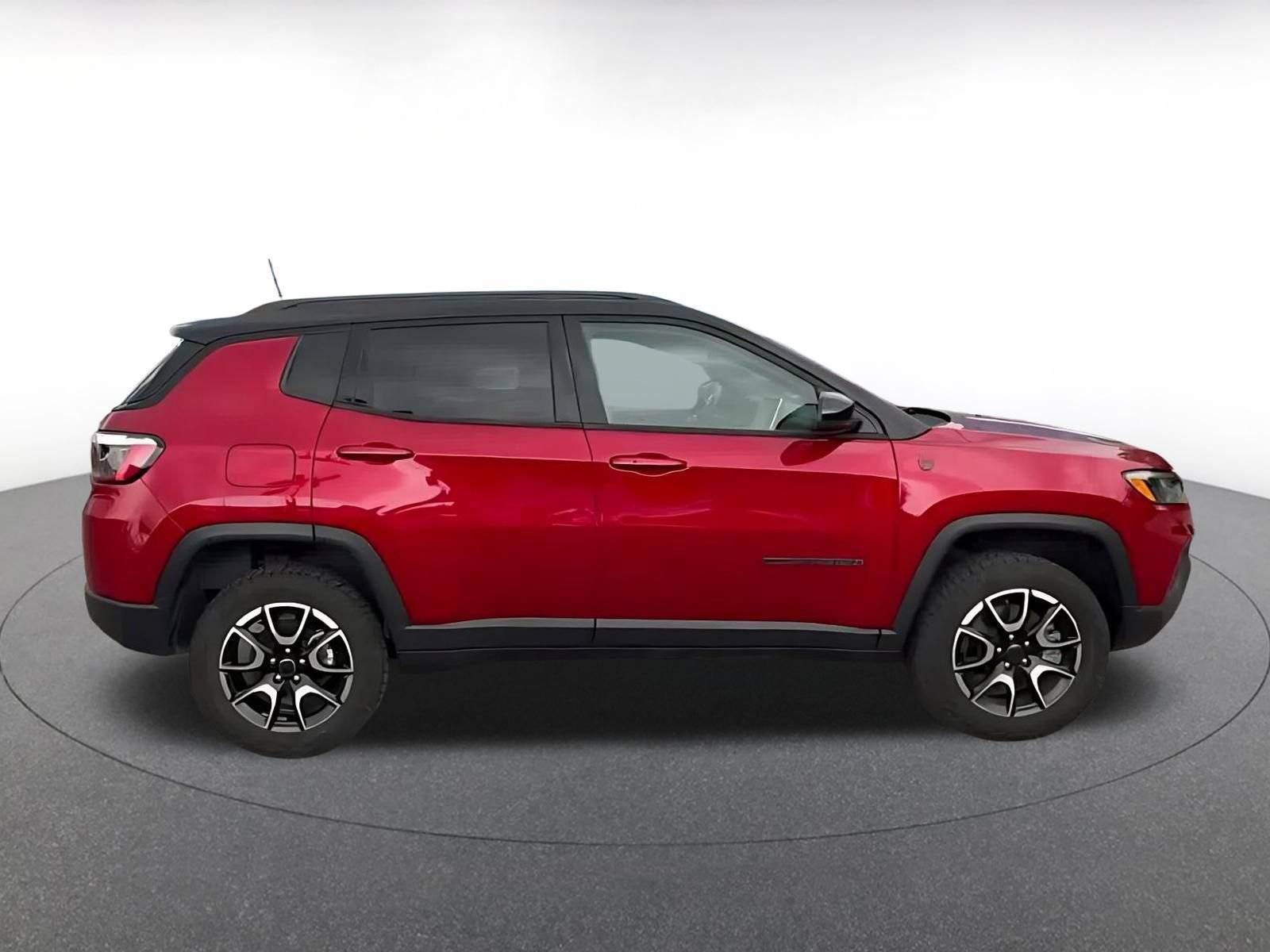 Used 2025 Jeep Compass Trailhawk AWD/4WD image 15