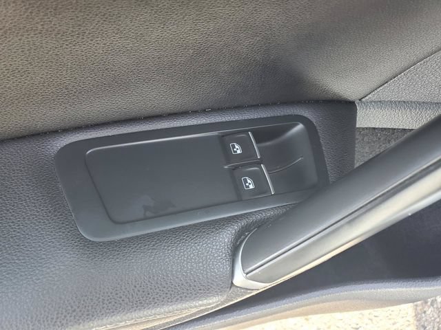 Used 2015 Volkswagen Golf S FWD image 10