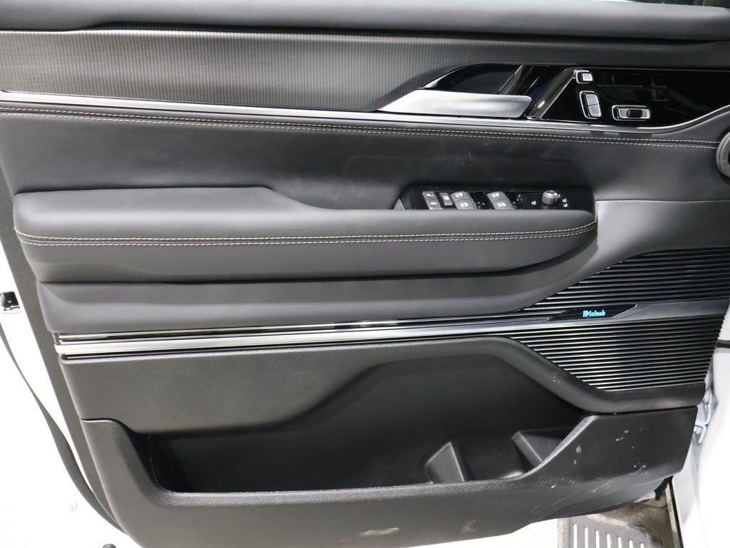 New 2026 Jeep Grand Wagoneer L Summit image 8