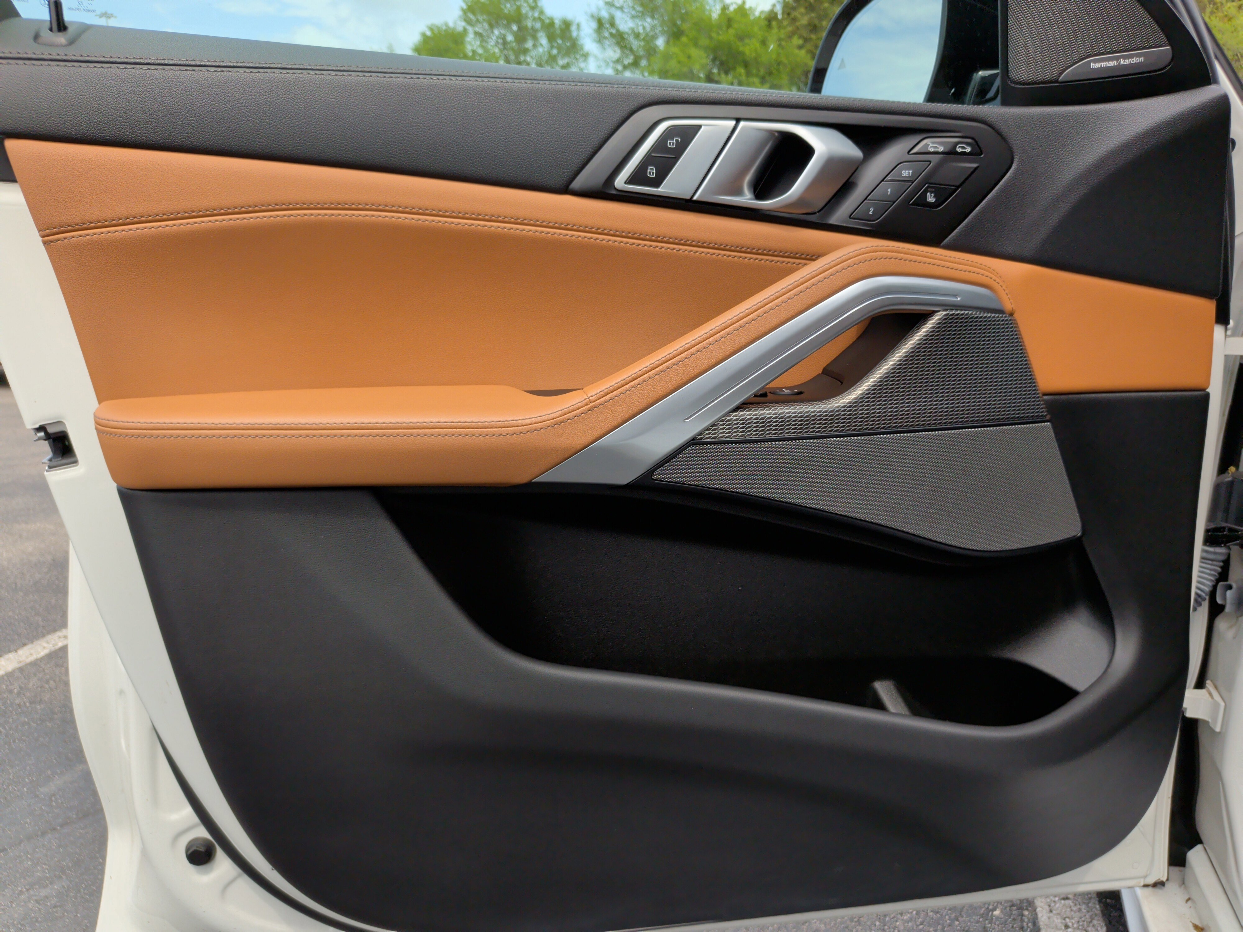 Used 2023 BMW X6 M50i w/ Executive Package image 28