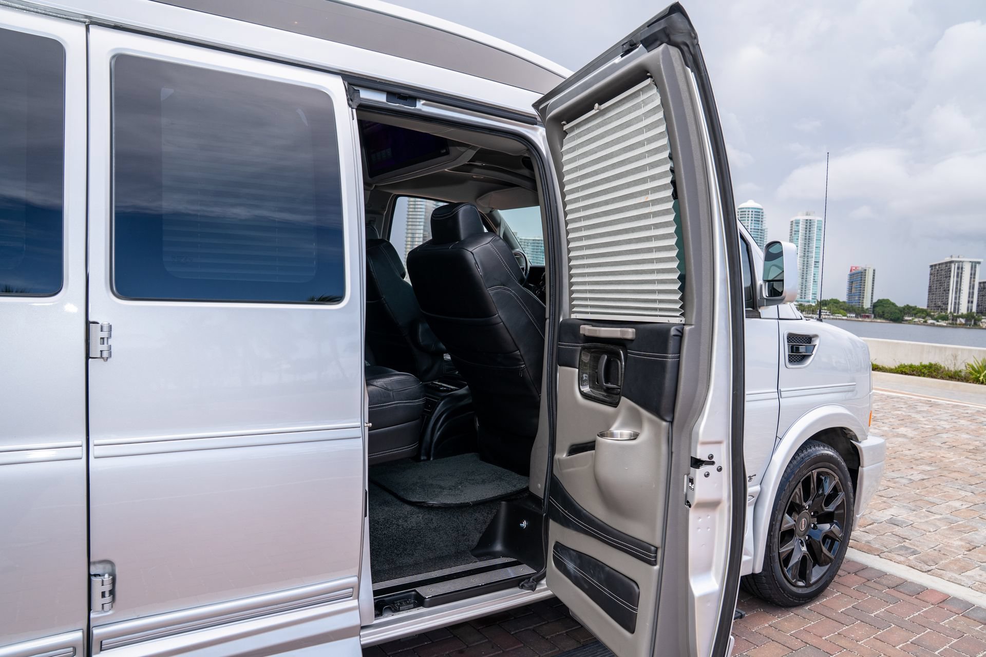 Used 2022 GMC Savana 2500 Extended RWD image 25