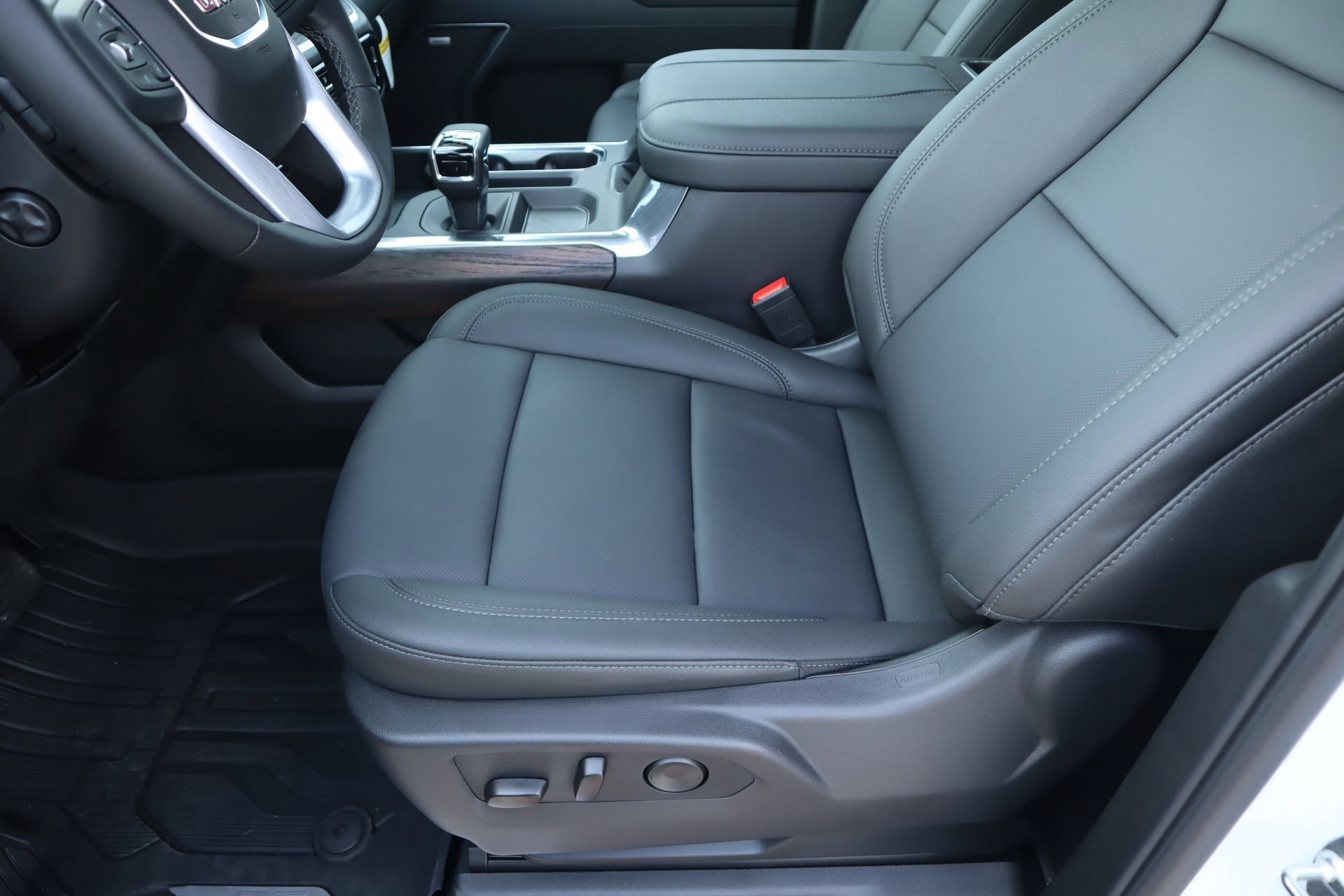 New 2026 GMC Sierra 1500 SLT AWD/4WD image 17