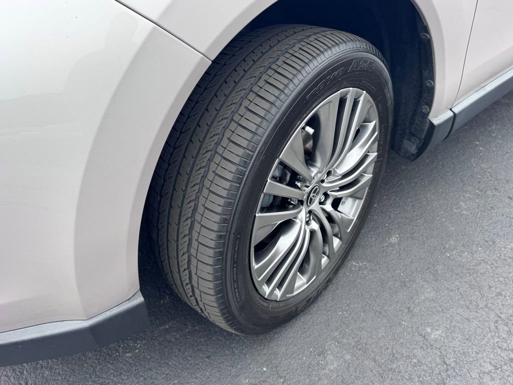 Used 2021 Toyota Venza XLE w/ Softex Package AWD/4WD image 2