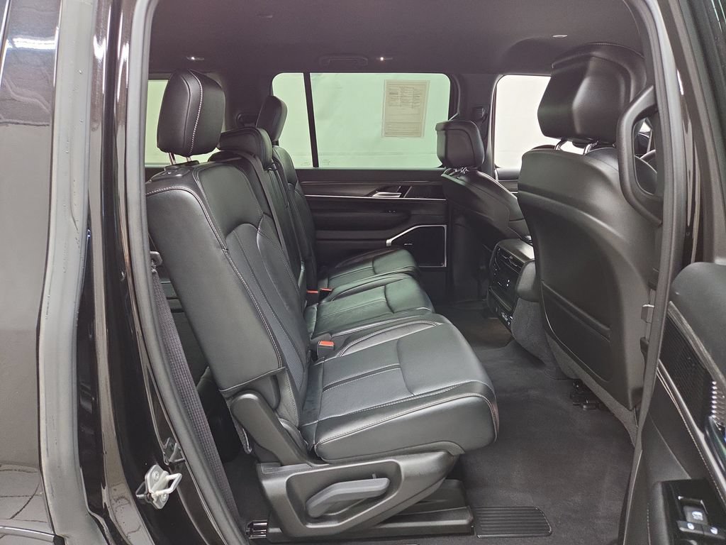 Used 2023 Jeep Wagoneer Series II AWD/4WD image 11