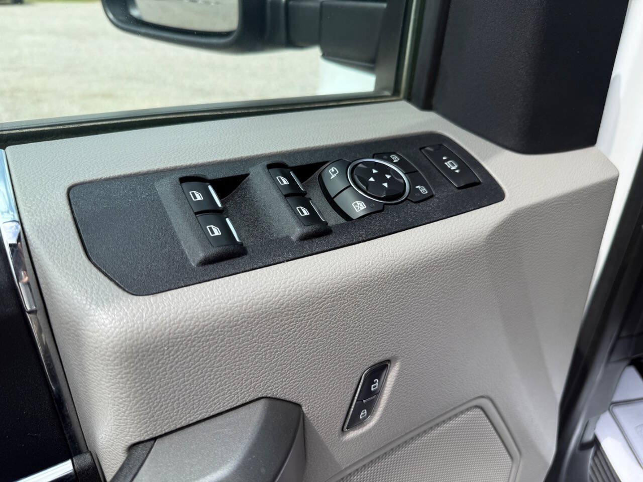 Used 2017 Ford F250 XLT w/ XLT Value Package AWD/4WD image 21