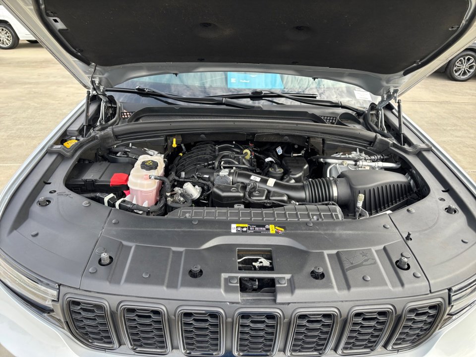 Used 2023 Jeep Grand Cherokee L Laredo image 18