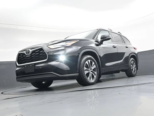 Used 2023 Toyota Highlander XLE AWD/4WD image 36