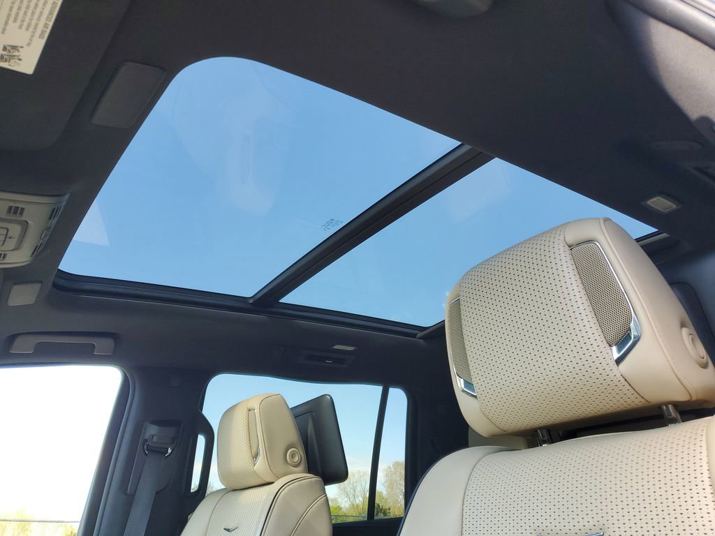 Used 2023 Cadillac Escalade ESV Premium Luxury w/ LPO, Radiant Package AWD/4WD image 6