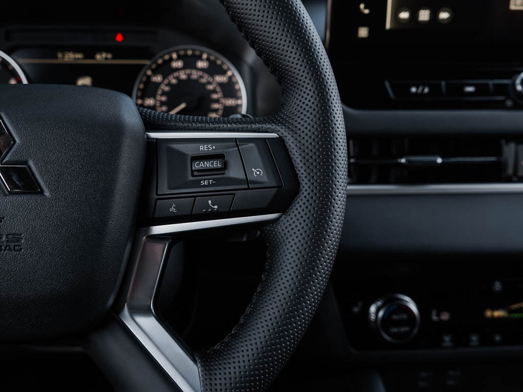 New 2026 Mitsubishi Outlander LE AWD/4WD image 21