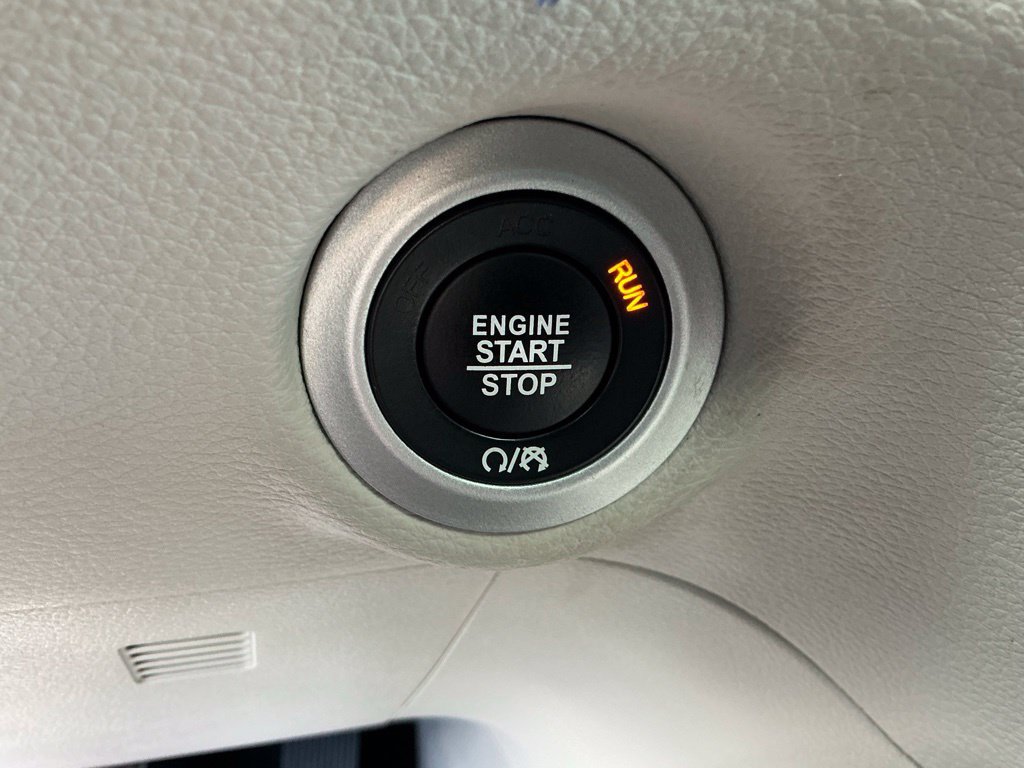 Used 2023 Chrysler Pacifica Limited FWD image 35
