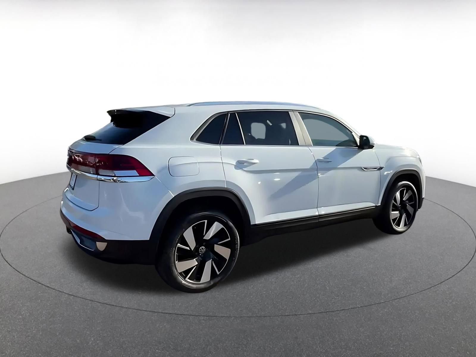 Used 2025 Volkswagen Atlas Cross Sport SE FWD image 15