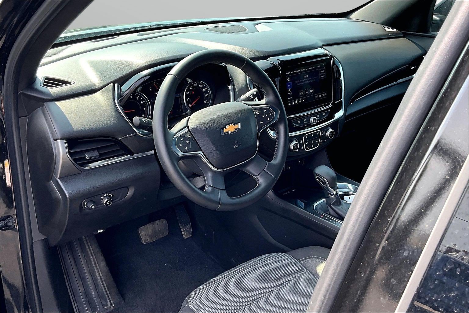 Used 2023 Chevrolet Traverse LT AWD/4WD image 21