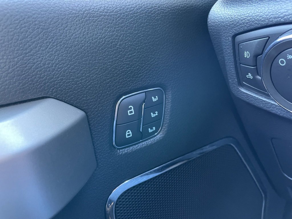 Used 2022 Ford F250 Lariat w/ Chrome Package image 26