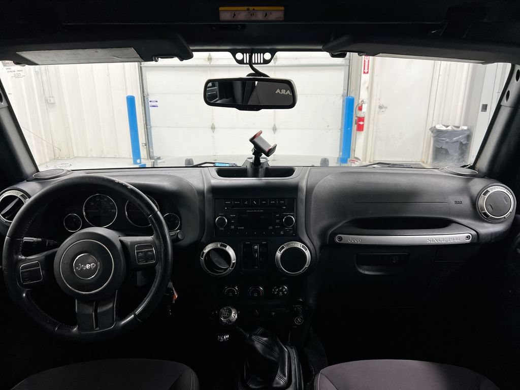 Used 2017 Jeep Wrangler Unlimited Sahara AWD/4WD image 10