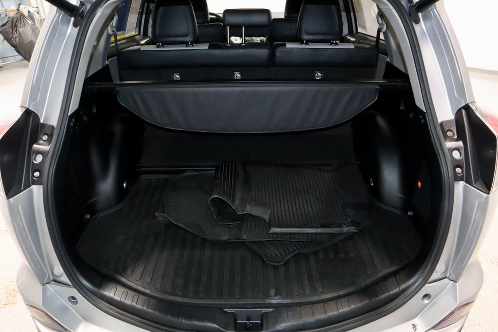 Used 2018 Toyota RAV4 Limited image 14