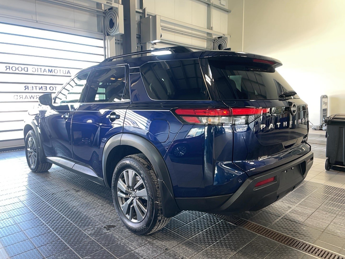 Used 2024 Nissan Pathfinder SV w/ Cargo Package AWD/4WD image 15