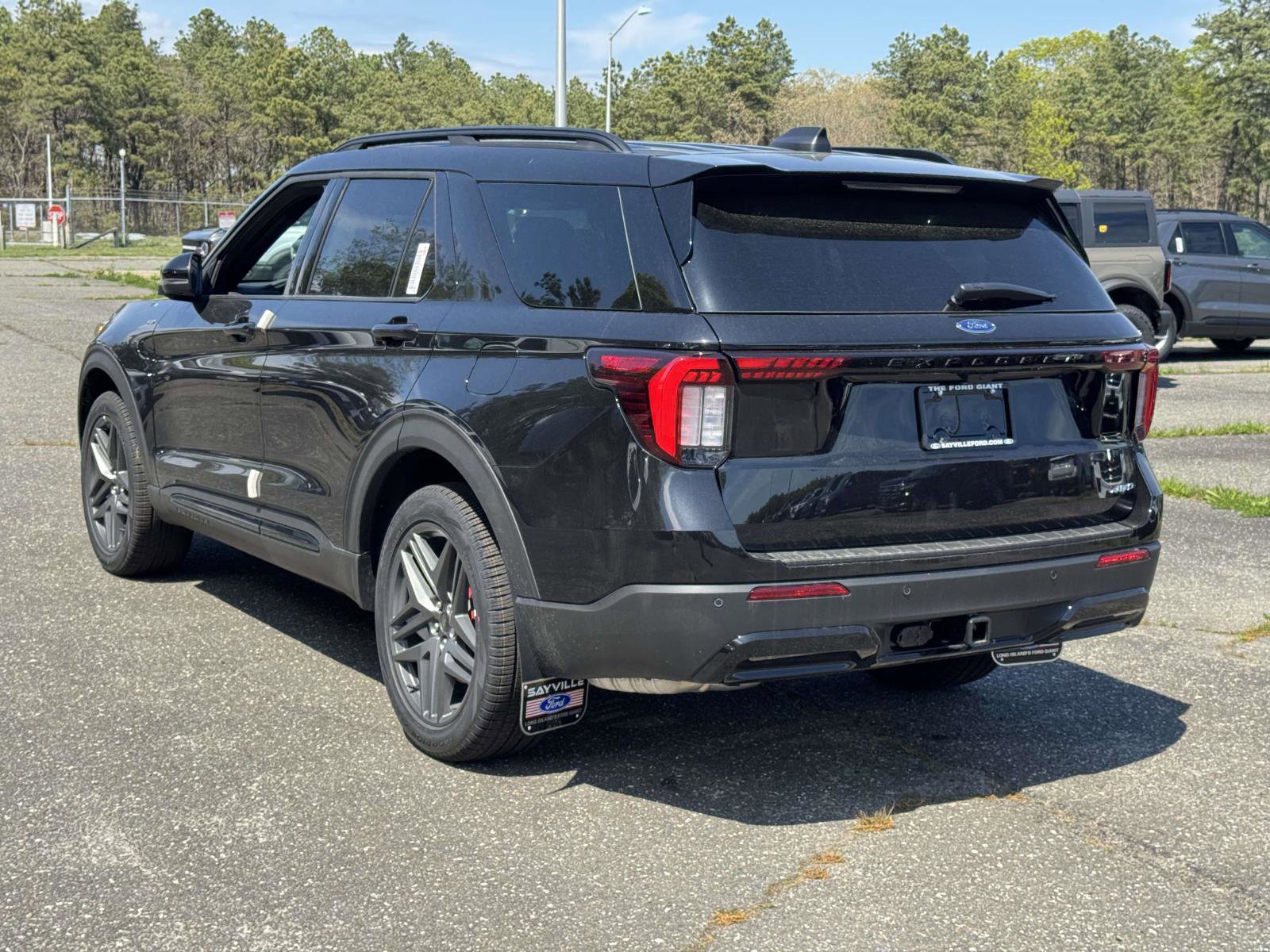 New 2026 Ford Explorer ST-Line w/ ST-Line Street Pack AWD/4WD image 5