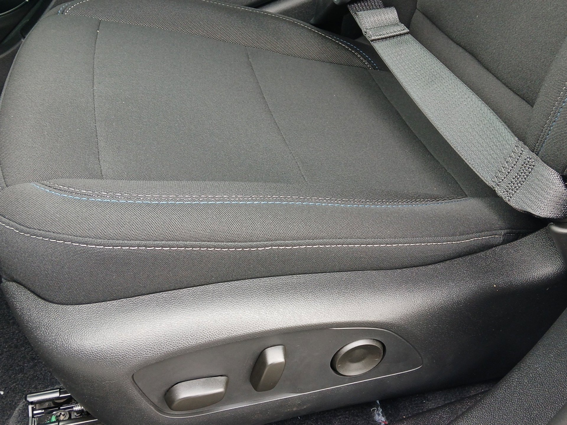 New 2026 Chevrolet Equinox EV LT image 17