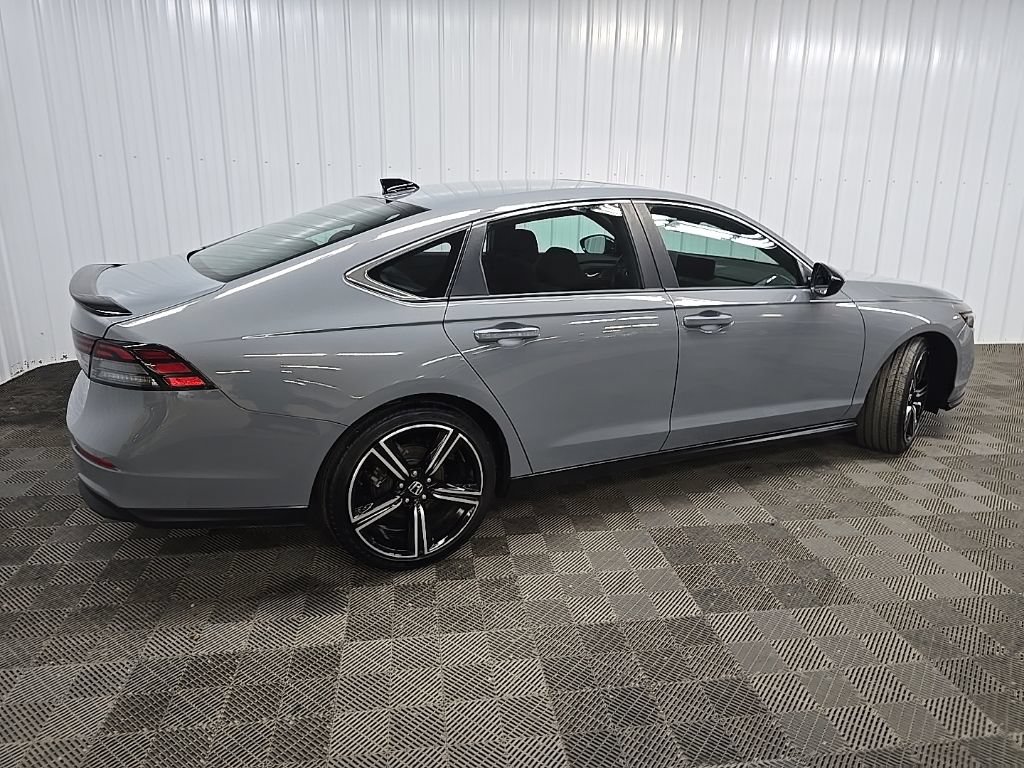 Used 2023 Honda Accord Sport image 3