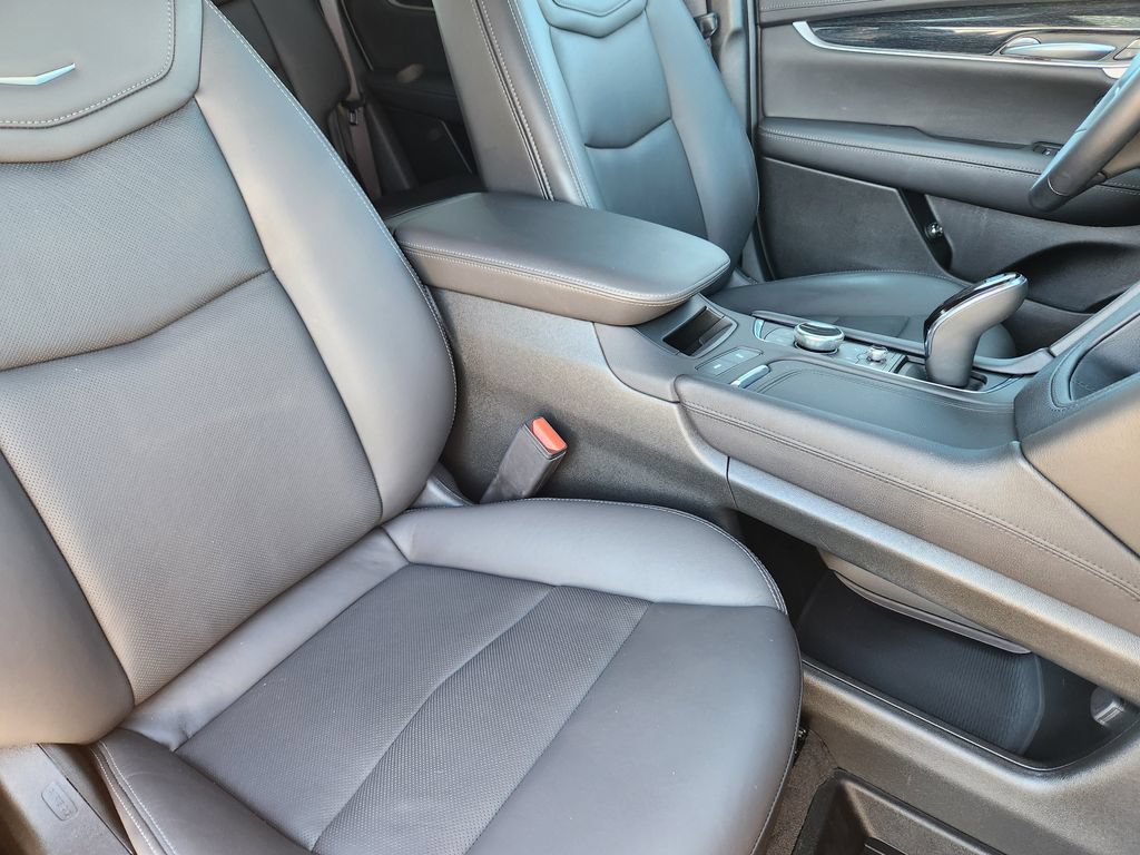 Used 2025 Cadillac XT5 Premium Luxury w/ LPO, Floor Liner Package AWD/4WD image 23
