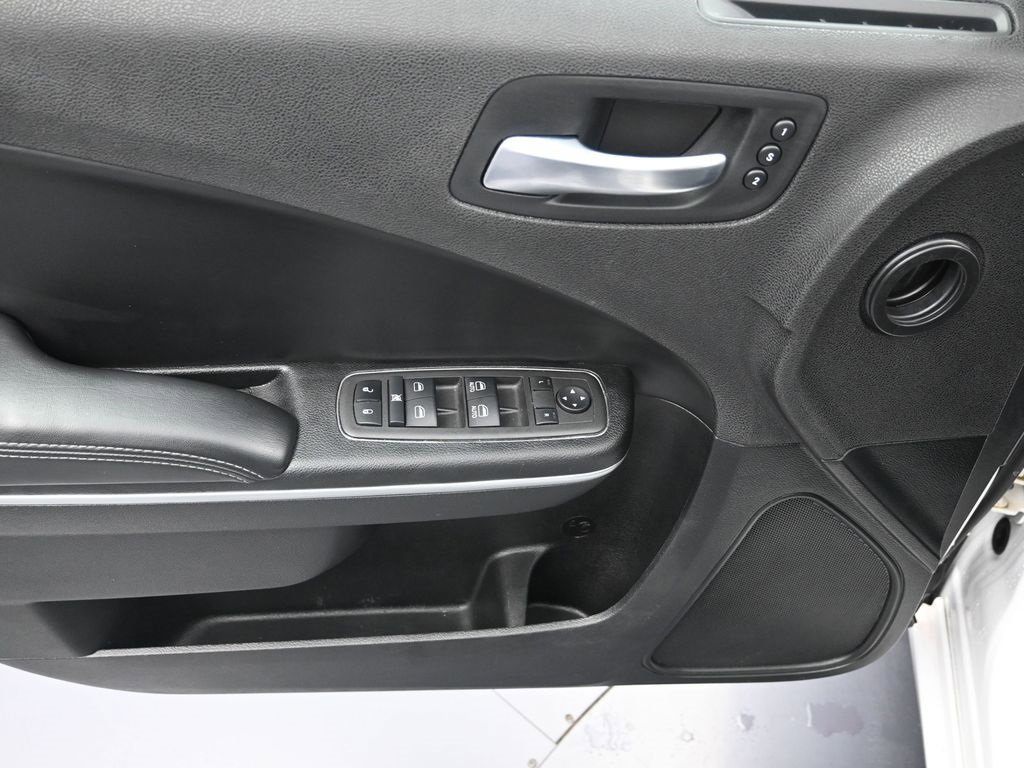 Used 2022 Dodge Charger SXT w/ Leather Interior Group image 11