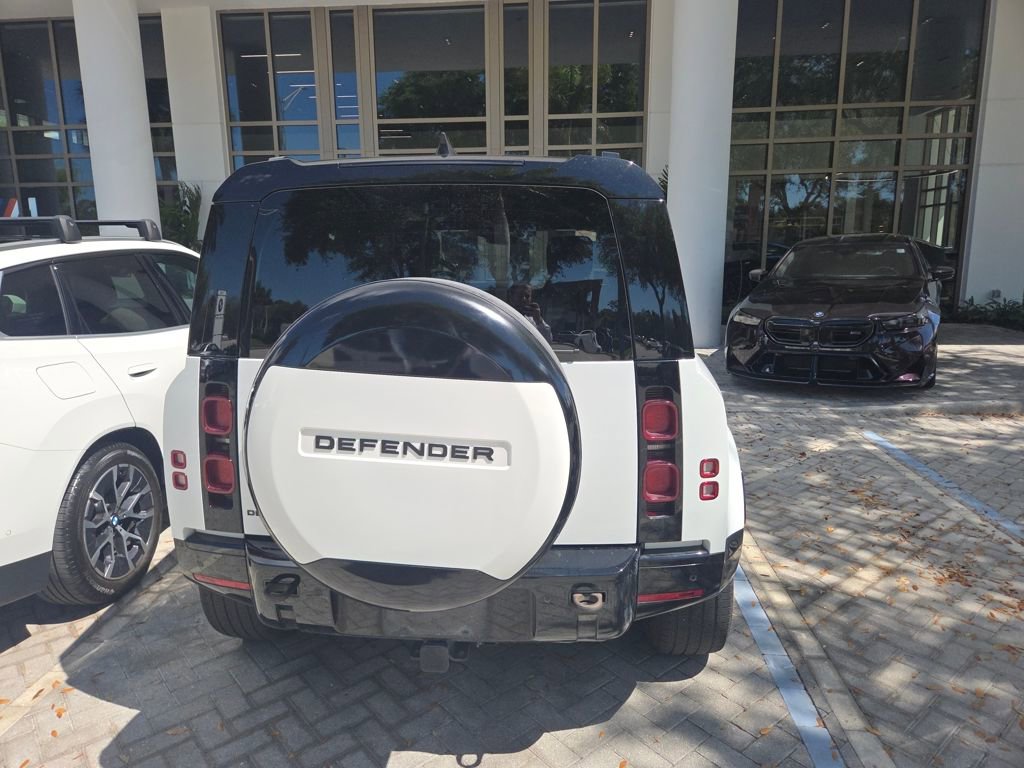 Used 2024 Land Rover Defender 110 X-Dynamic SE image 40