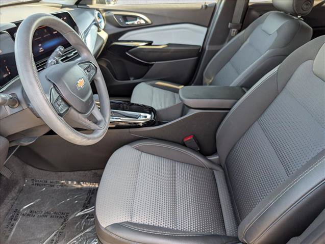 Used 2025 Chevrolet Trax LT FWD image 15