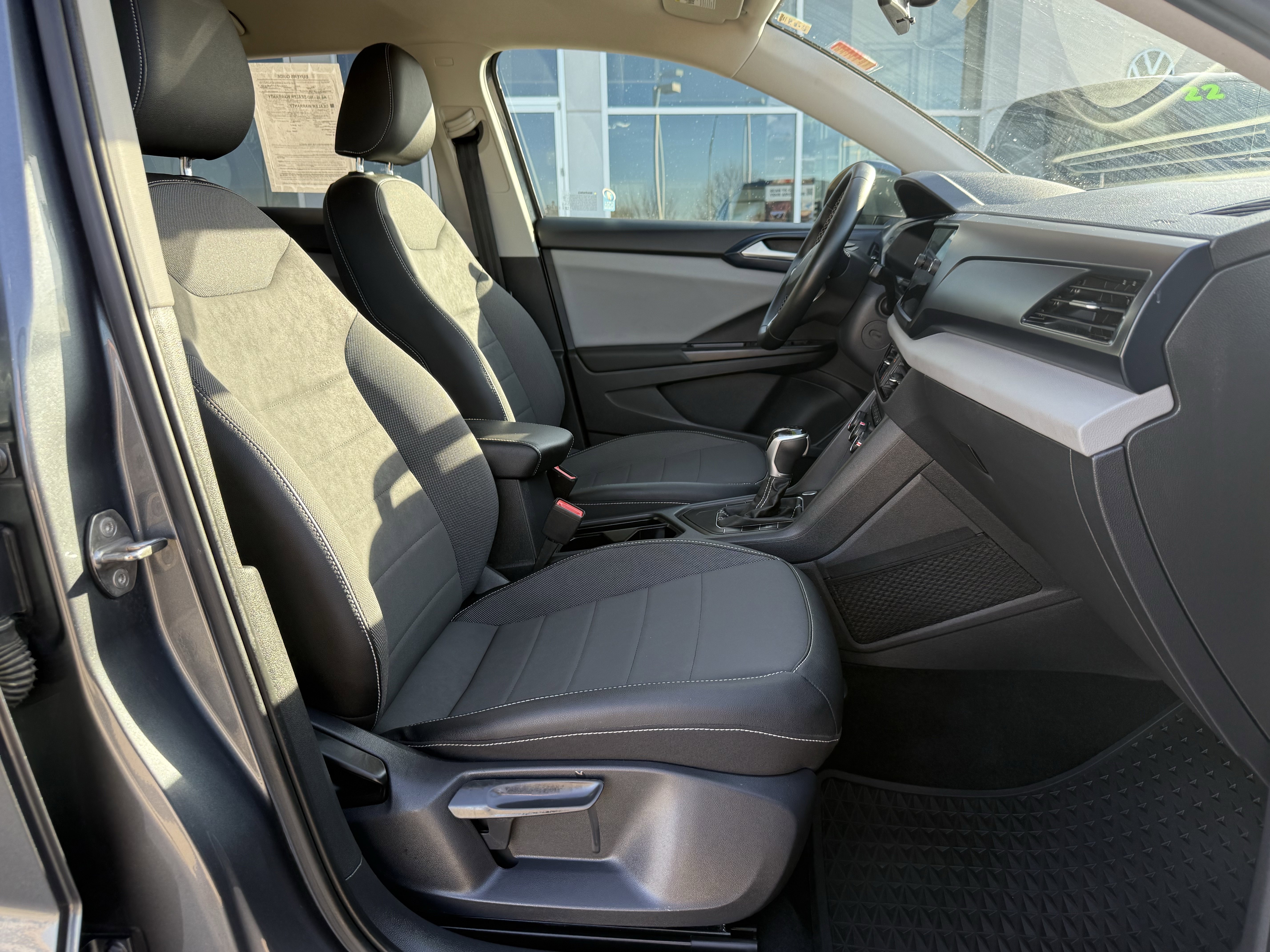 Used 2022 Volkswagen Taos SE image 5