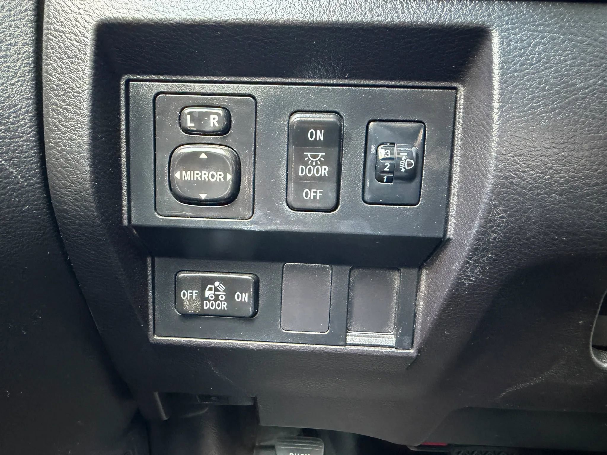 Used 2015 Toyota Tundra SR AWD/4WD image 18