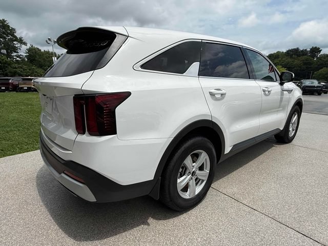 New 2026 Kia Sorento LX FWD image 16