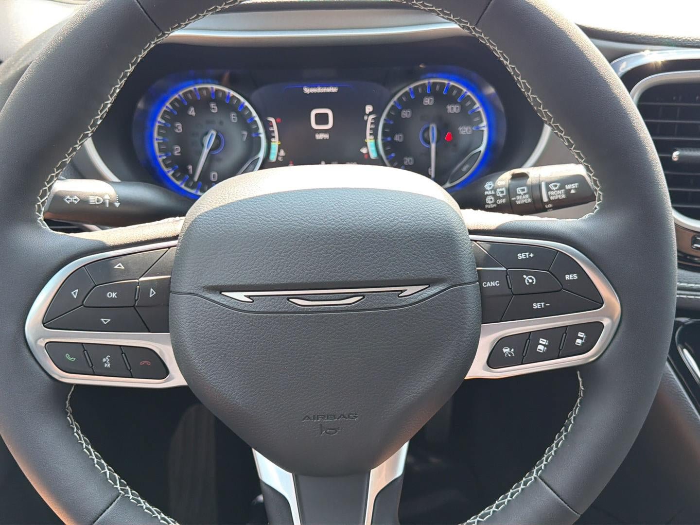 New 2027 Chrysler Pacifica Select AWD/4WD image 15