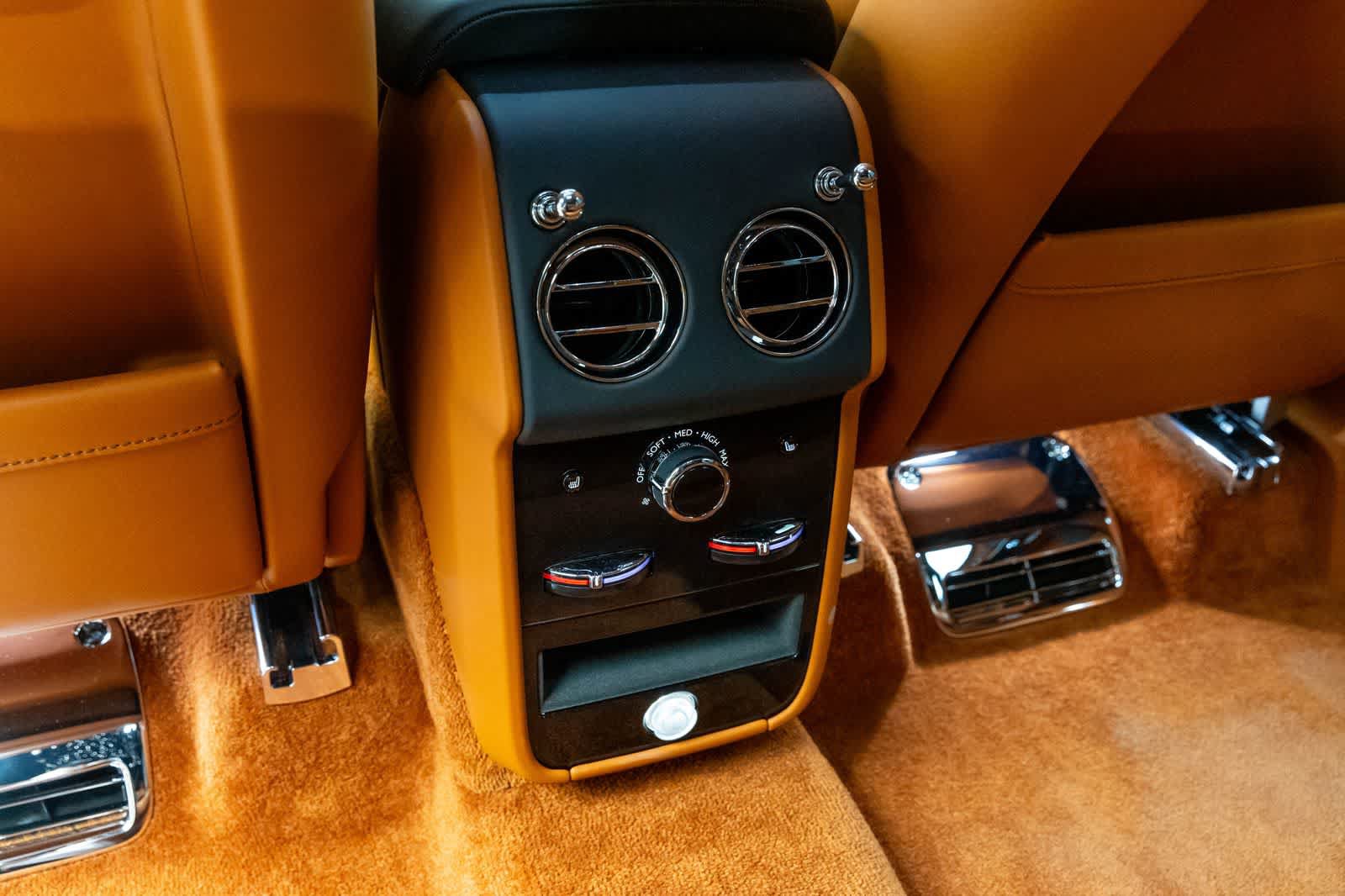 New 2026 Rolls-Royce Cullinan AWD/4WD image 32