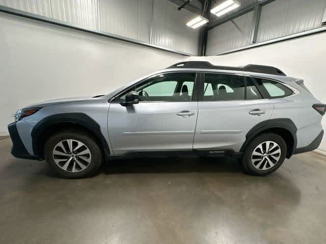 Used 2025 Subaru Outback AWD/4WD image 2