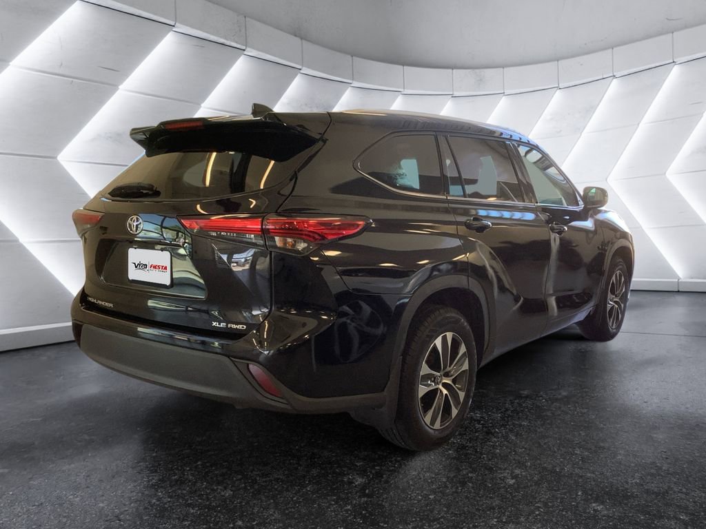 Used 2021 Toyota Highlander XLE image 4