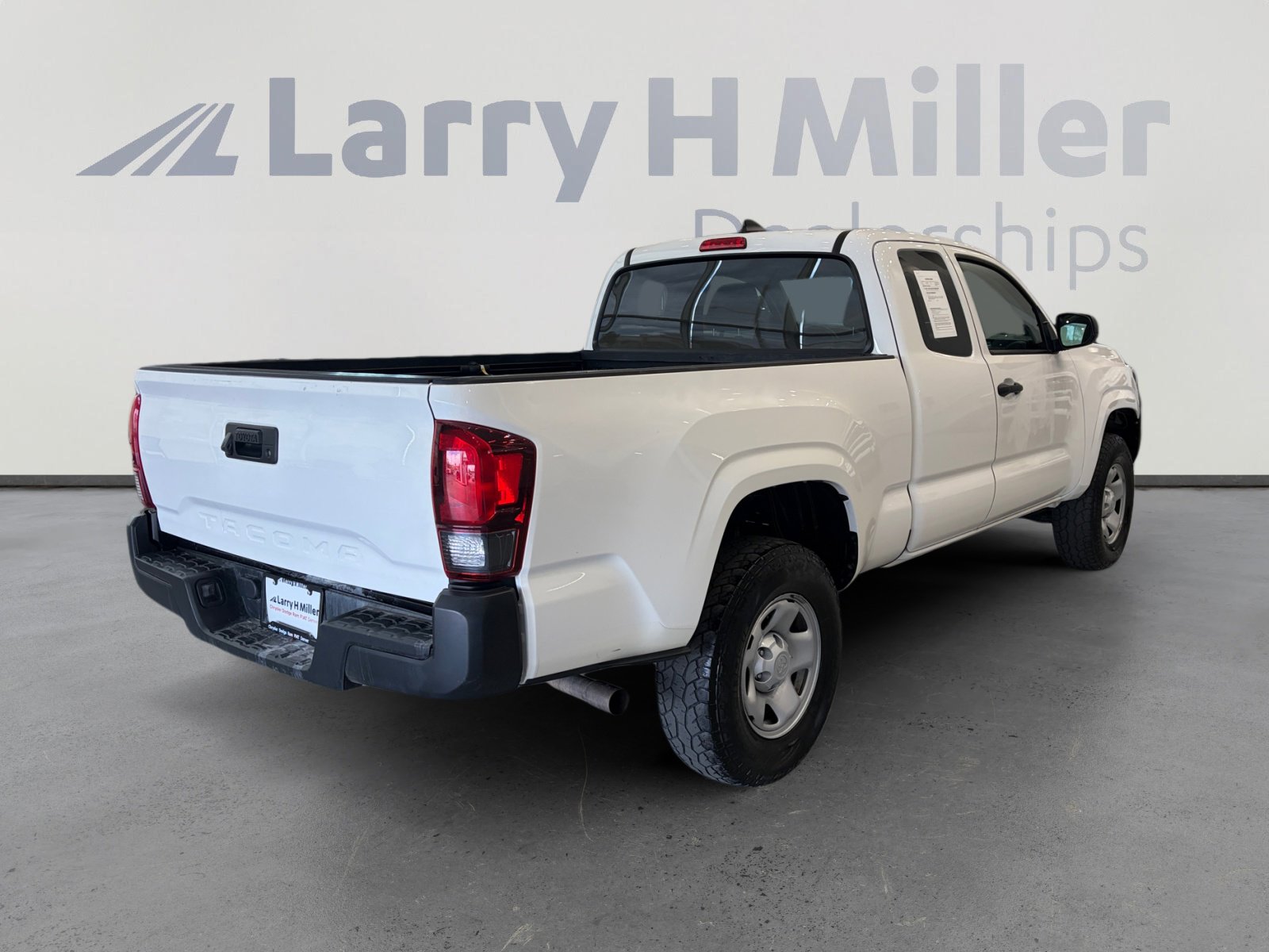 Used 2021 Toyota Tacoma SR RWD image 5