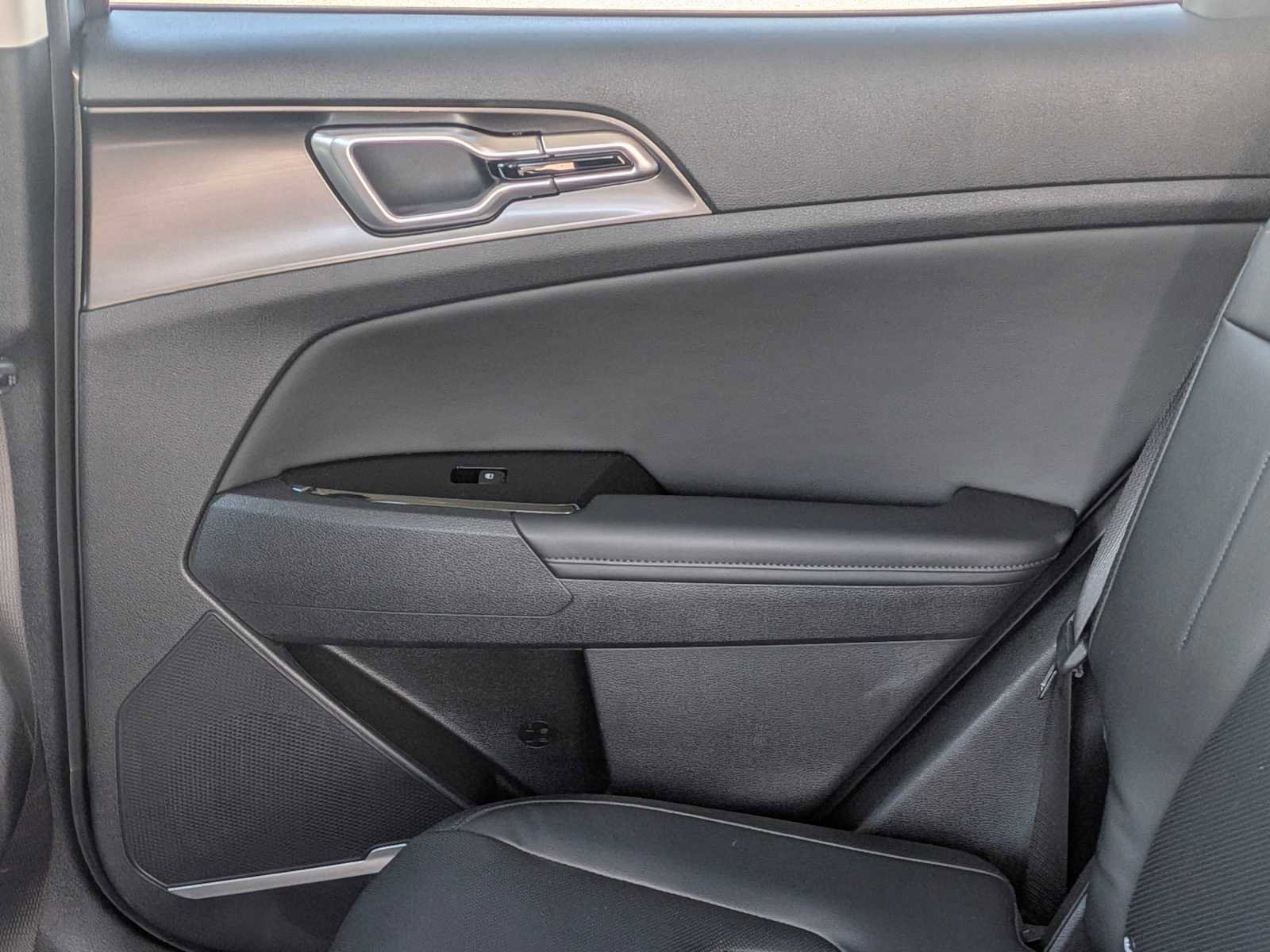 Used 2025 Kia Sportage EX image 19